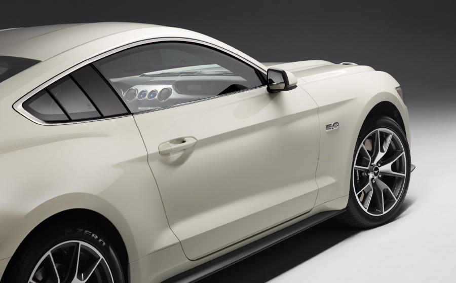 Ford Mustang GT 50th Anniversary Edition 2015 года  (фото 18 из 24)